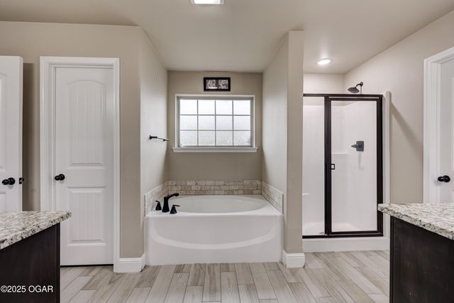 1207 E Par Circ;le, Neosho, MO 64850