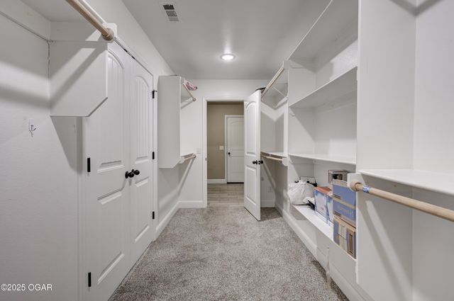 1207 E Par Circ;le, Neosho, MO 64850