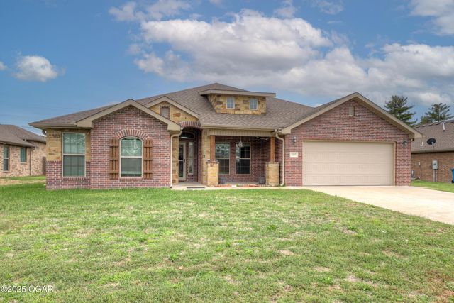 1207 E Par Circ;le, Neosho, MO 64850