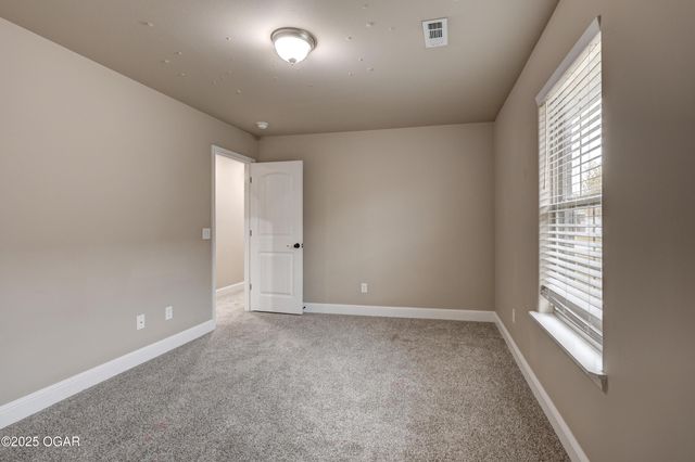 1207 E Par Circ;le, Neosho, MO 64850