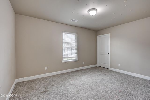1207 E Par Circ;le, Neosho, MO 64850