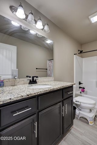 1207 E Par Circ;le, Neosho, MO 64850