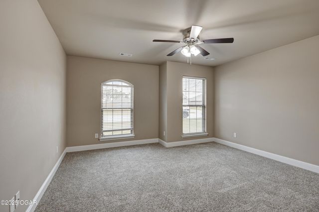 1207 E Par Circ;le, Neosho, MO 64850