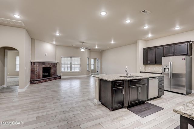 1207 E Par Circ;le, Neosho, MO 64850