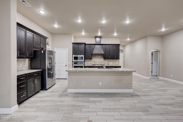 1207 E Par Circ;le, Neosho, MO 64850