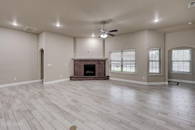1207 E Par Circ;le, Neosho, MO 64850