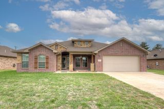 1207 E Par Circ;le, Neosho, MO 64850