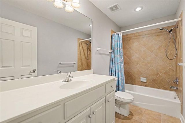 4008 SW HOMESTEAD Drive, Lee's Summit, MO 64082
