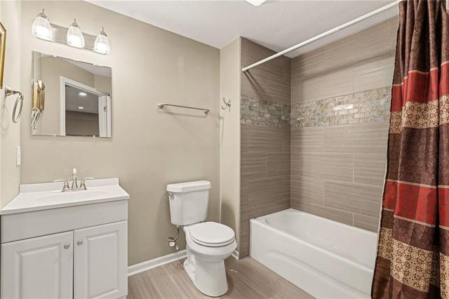 4008 SW HOMESTEAD Drive, Lee's Summit, MO 64082