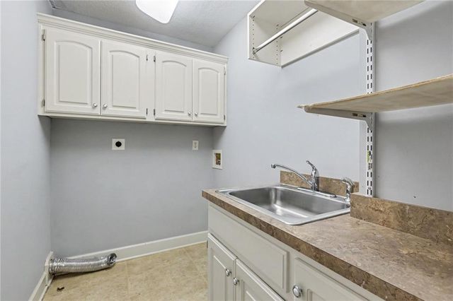 4008 SW HOMESTEAD Drive, Lee's Summit, MO 64082