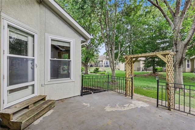 4008 SW HOMESTEAD Drive, Lee's Summit, MO 64082