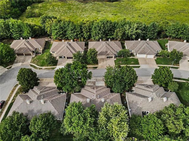 4008 SW HOMESTEAD Drive, Lee's Summit, MO 64082