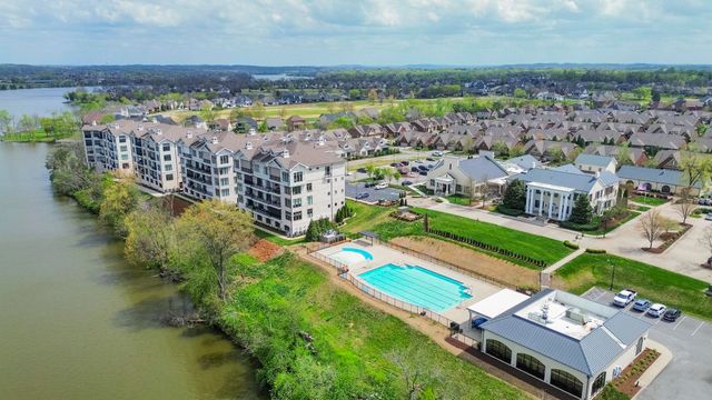 1024 Club View Dr Unit E102, Gallatin, TN 37066