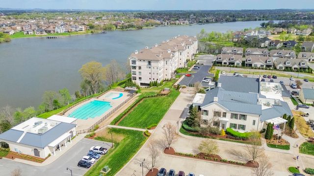 1024 Club View Dr Unit E102, Gallatin, TN 37066