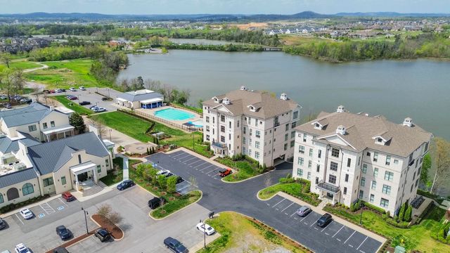1024 Club View Dr Unit E102, Gallatin, TN 37066