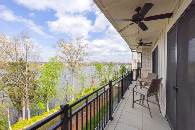 1024 Club View Dr Unit E102, Gallatin, TN 37066