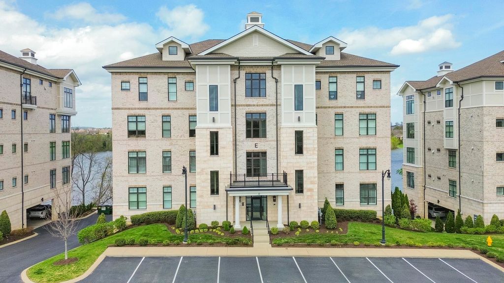 1024 Club View Dr Unit E102, Gallatin, TN 37066