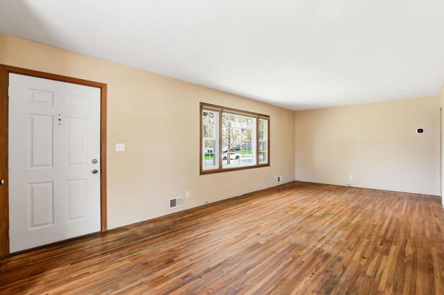 364 Meadow Lane, Woodbury, MN 55125