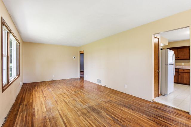 364 Meadow Lane, Woodbury, MN 55125