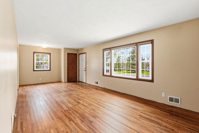 364 Meadow Lane, Woodbury, MN 55125