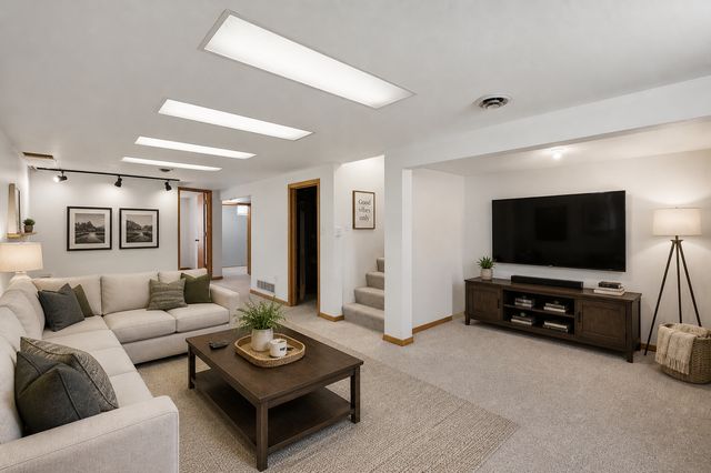 364 Meadow Lane, Woodbury, MN 55125
