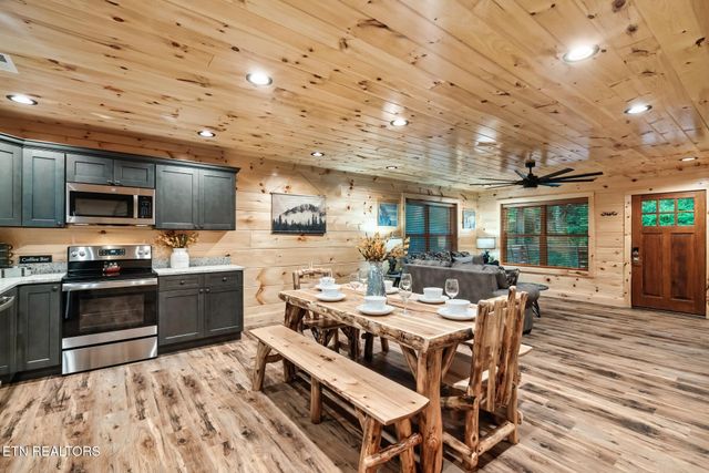 3211 Old Mountain Rd, Sevierville, TN 37876