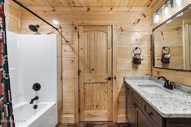 3211 Old Mountain Rd, Sevierville, TN 37876