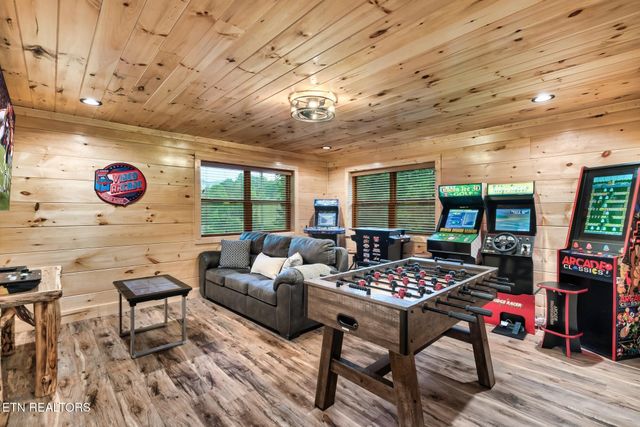 3211 Old Mountain Rd, Sevierville, TN 37876