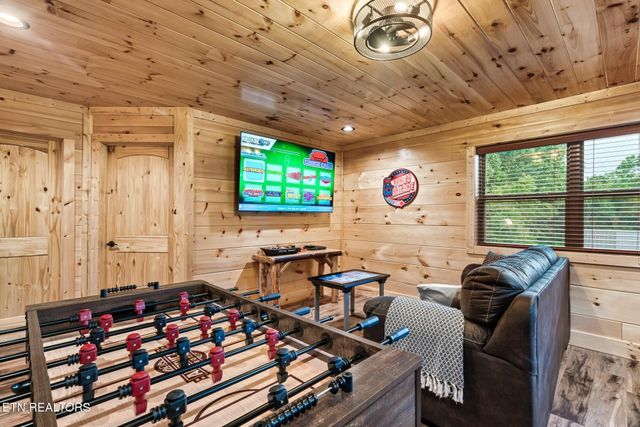 3211 Old Mountain Rd, Sevierville, TN 37876