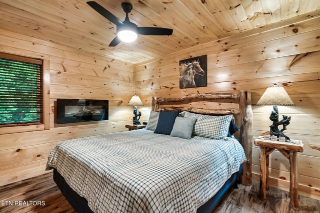 3211 Old Mountain Rd, Sevierville, TN 37876