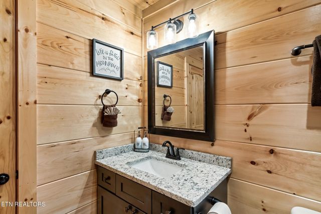 3211 Old Mountain Rd, Sevierville, TN 37876