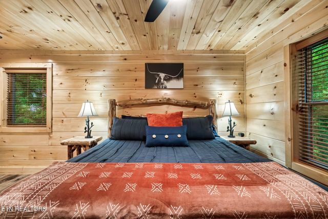 3211 Old Mountain Rd, Sevierville, TN 37876