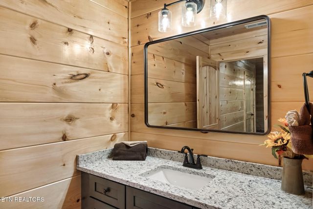 3211 Old Mountain Rd, Sevierville, TN 37876