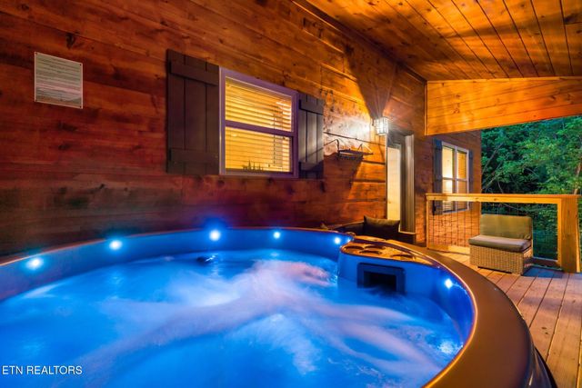 3211 Old Mountain Rd, Sevierville, TN 37876