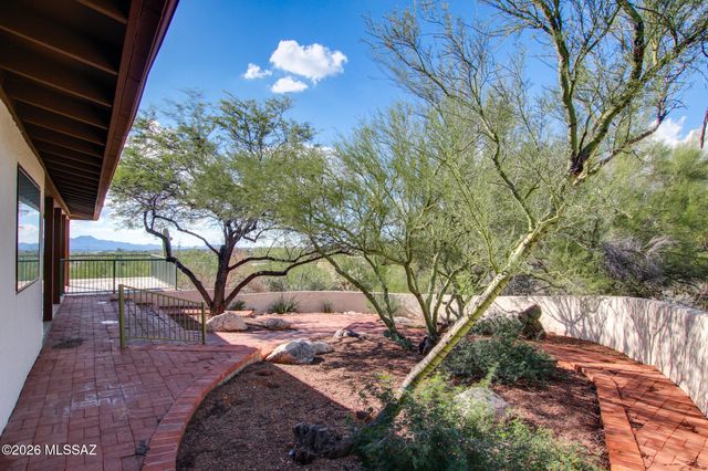 5794 E Camino Del Celador, Tucson, AZ 85750