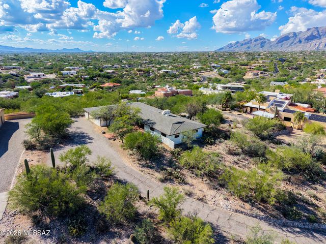 5794 E Camino Del Celador, Tucson, AZ 85750