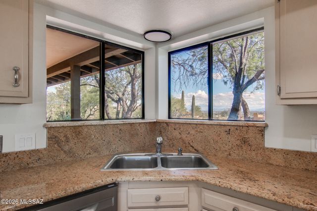 5794 E Camino Del Celador, Tucson, AZ 85750