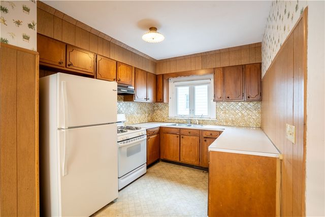 15 Taft Avenue, Providence, RI 02906