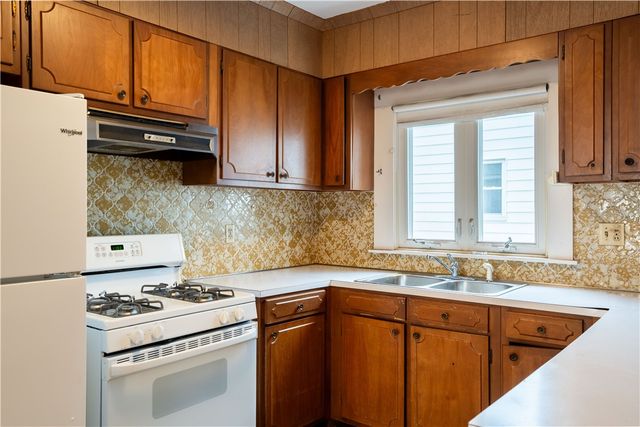 15 Taft Avenue, Providence, RI 02906