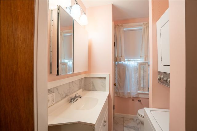 15 Taft Avenue, Providence, RI 02906