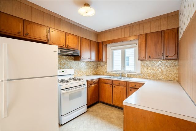 15 Taft Avenue, Providence, RI 02906