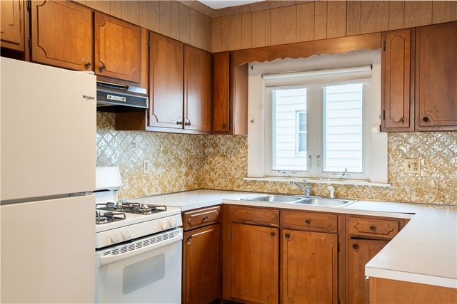 15 Taft Avenue, Providence, RI 02906