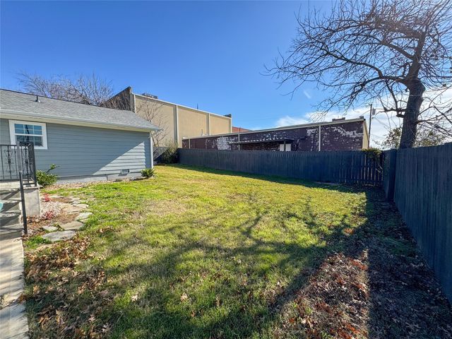 320 W Washington Street, Sherman, TX 75090