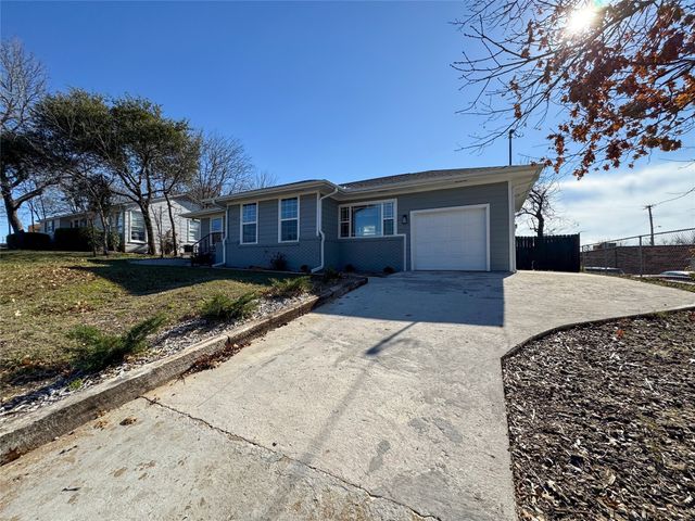 320 W Washington Street, Sherman, TX 75090