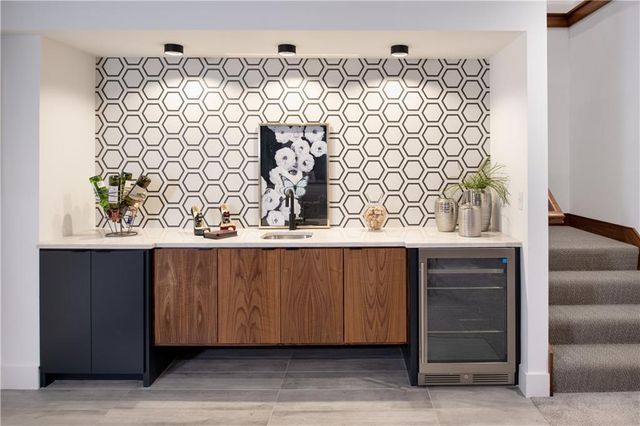 2150 Palisades Drive, Riverside, MO 64150