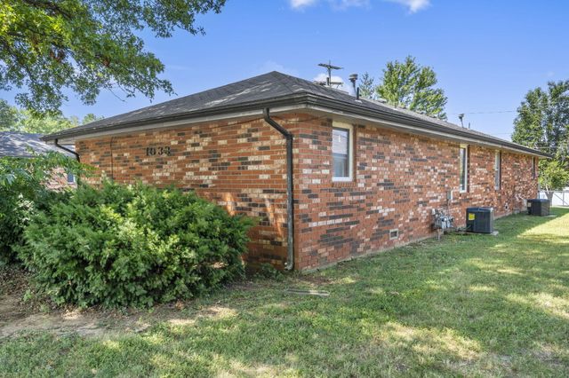 1021 S Lexington Avenue, Springfield, MO 65802