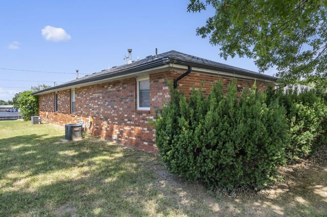 1021 S Lexington Avenue, Springfield, MO 65802