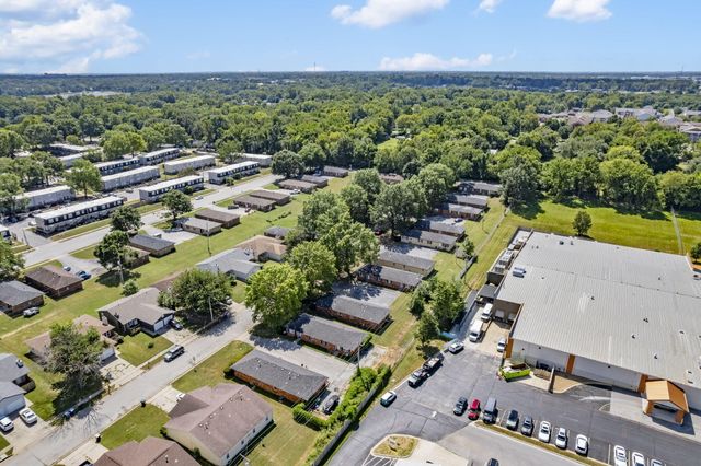 1021 S Lexington Avenue, Springfield, MO 65802