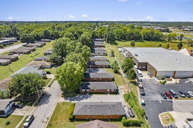 1021 S Lexington Avenue, Springfield, MO 65802