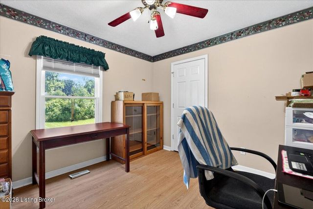 404 Cedarview Dr, Shepherdsville, KY 40165